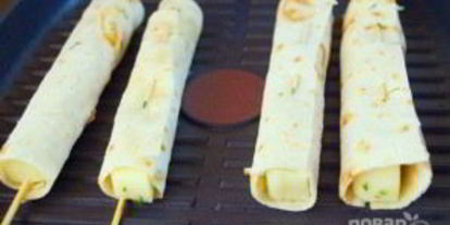 Шаг 4: сулугуней в лаваше