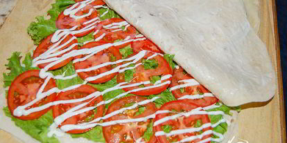 Шаг 3: закуски из лаваша с фаршем и помидорами