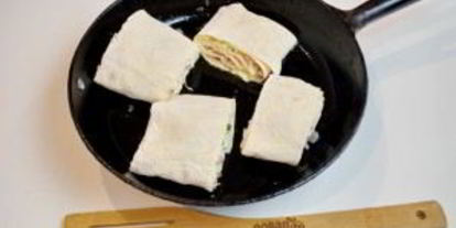 Шаг 6: жареного лаваша с колбасой и сыром