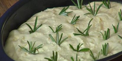 Шаг 5: фокаччи с медом и розмарином