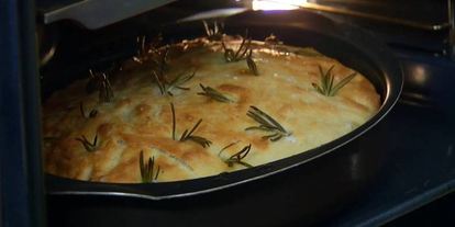 Шаг 7: фокаччи с медом и розмарином