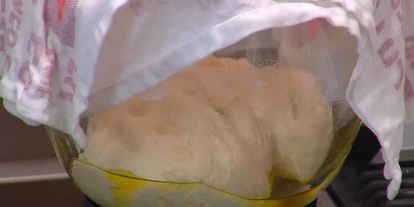 Шаг 3: фокаччи с помидорами черри и соусом песто