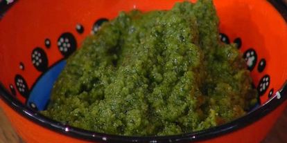 Шаг 9: фокаччи с помидорами черри и соусом песто