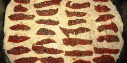 Шаг 2: фокаччи с вялеными помидорами