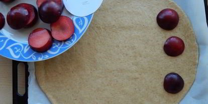 Шаг 4: фокаччи со сливами