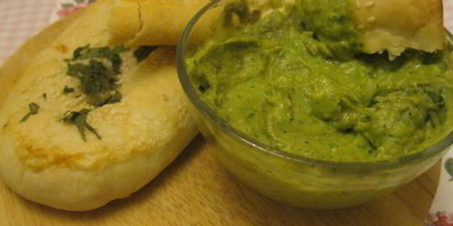 Рецепт Индийских лепешек Наан с соусом из авокадо