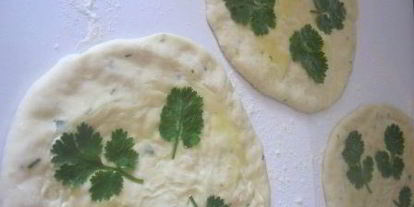 Шаг 4: лепешек наан со специями и кинзой