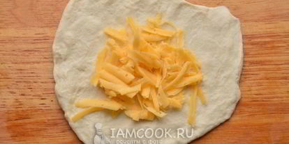 Шаг 7: лепешек с сыром и колбасой на кефире