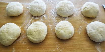 Шаг 16: пиде — турецкой лепешки в форме лодочки с начинкой из фарша