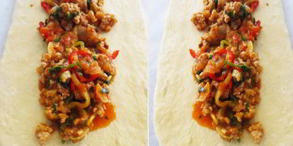 Шаг 18: пиде — турецкой лепешки в форме лодочки с начинкой из фарша