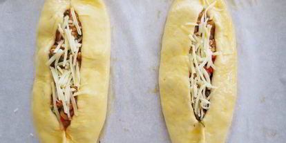 Шаг 20: пиде — турецкой лепешки в форме лодочки с начинкой из фарша