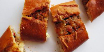 Шаг 23: пиде — турецкой лепешки в форме лодочки с начинкой из фарша