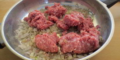 Шаг 9: пиде — турецкой лепешки в форме лодочки с начинкой из фарша