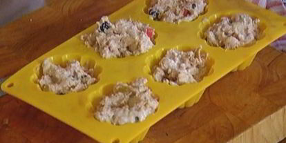 Шаг 7: ароматных маффинов с яблоками и изюмом