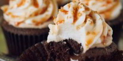 Шаг 4: кофейных маффинов с карамелью и взбитыми сливками