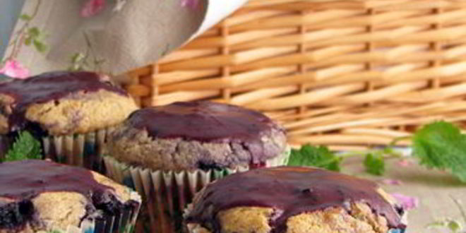 Рецепт маффинов из гречневой муки с черничной глазурью