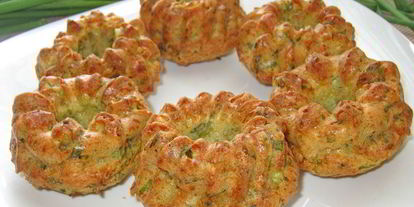 Шаг 2: маффинов с сыром и зеленью