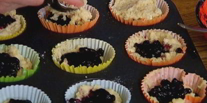 Шаг 4: сахарных маффинов с черничным джемом