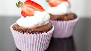 Рецепт Шоколадных маффинов со взбитыми сливками