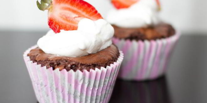 Рецепт Шоколадных маффинов со взбитыми сливками