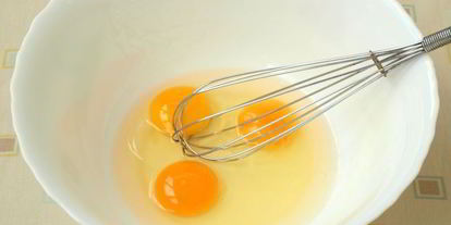 Шаг 1: закусочных маффинов с колбасой и сыром