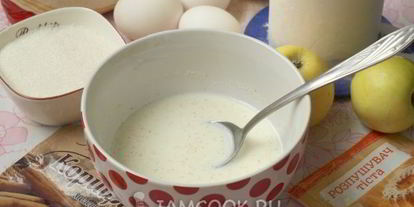 Шаг 2: манника на молоке с яблоками