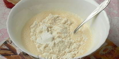 Шаг 6: манника на молоке с яблоками