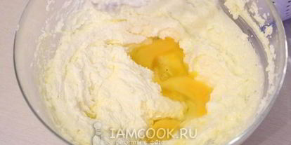 Шаг 7: манника с яблоками в мультиварке