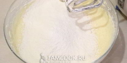 Шаг 10: манника с яблоками в мультиварке