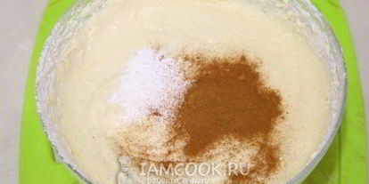 Шаг 11: манника с яблоками в мультиварке