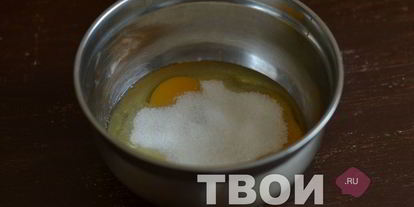 Шаг 1: манника с яблоками