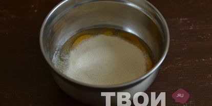 Шаг 2: манника с яблоками