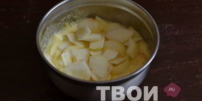 Шаг 5: манника с яблоками