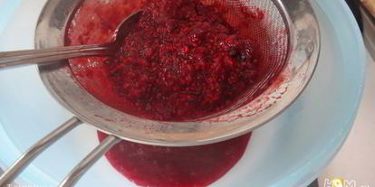 Шаг 8: мини-швейцарских рулетиков с малиной