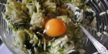 Шаг 2: диетических оладий из кабачков