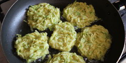 Шаг 2: картофельно-кабачковых оладьи