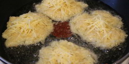 Шаг 3: картофельных оладий с сыром