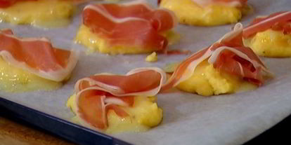 Шаг 8: кукурузных оладушек с прошутто