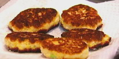 Шаг 4: кукурузных оладий с помидором и ветчиной