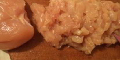 Шаг 1: оладий из куриного фарша