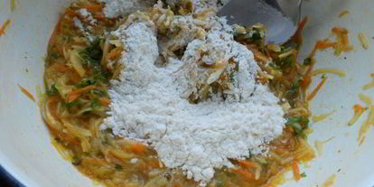 Шаг 2: оладий овощных с соусом карри по-индийски