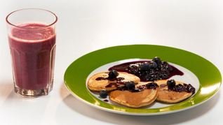 Рецепт Оладий с черникой и черничным сиропом