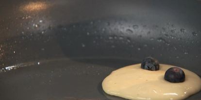 Шаг 1: оладий с черникого и черничныма сиропома