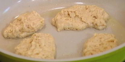 Шаг 6: оладий с полентой и корицей под ягодным соусом