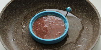 Шаг 3: печеночных оладий с брусничным соусом