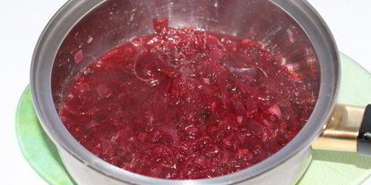 Шаг 8: печеночных оладий с брусничным соусом