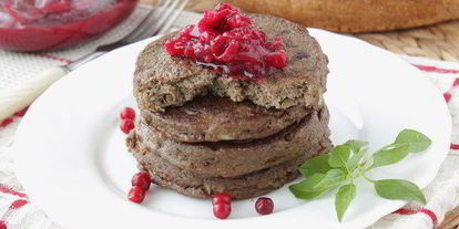 Шаг 9: печеночных оладий с брусничным соусом