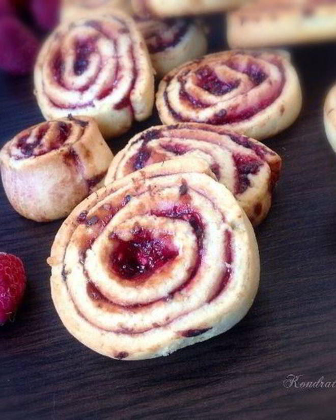 Рецепт печенья ежевично-малиновые завитушки