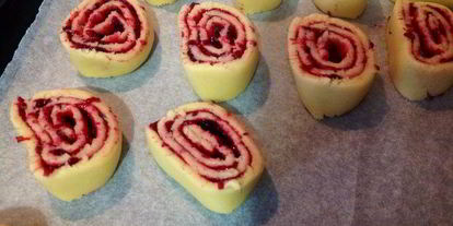 Шаг 8: печенья ежевично-малиновые завитушки