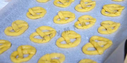 Шаг 8: печенья на сметане крендельки